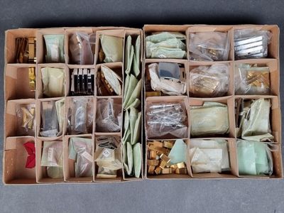 Fort lot de grades en métal, boucle de ceintures, accessoire…