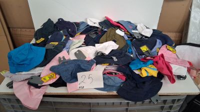 Lot de 113 chapeaux et casquettes enfant, différents coloris…