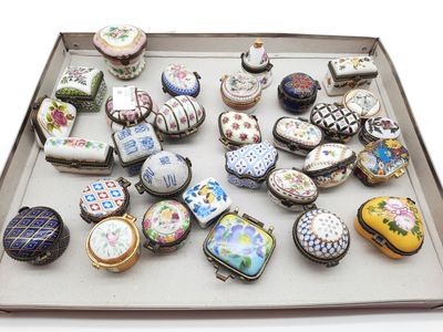 a tray with many different types of boxes on it