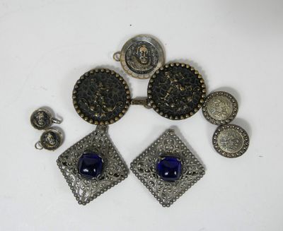 Lot de 4 boucles de ceinture métalliques.