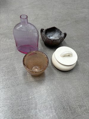 trois types de verres différents sur la table