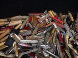 many different types of knives in a pile together