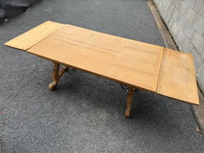 Table rectangulaire en chêne et fer forgé - 2 allonges P 37 …
