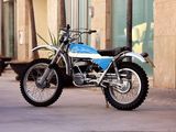 a blue and white dirt bike parked in front of a building