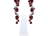 une paire de boucles d'oreilles en rubis et diamants