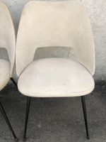 Trois chaises "Tonneau" en métal et skaï blanc (photo 4)