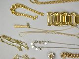 many different types of gold chains and bracelets