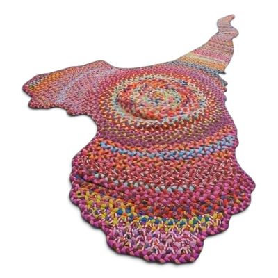 une photo d'un tapis au crochet représentant une tête de chat