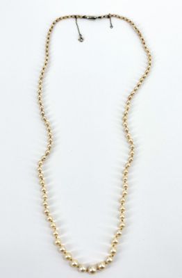 Collier de perles, fermoir en or blanc, poinçon tête d'aigle…