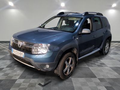 la photo d'une voiture bleue garée dans un garage