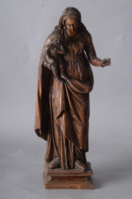 statue d'une femme tenant un enfant dans ses bras