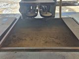 une machine posée sur une table