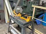 a machine that is sitting on a table in a room