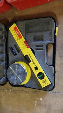 Laser STABILA LASER type 8à LM avec trépied, non testé