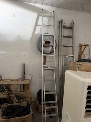 une image d'une pièce en cours de rénovation
