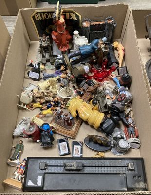 Lot de figurines et divers.