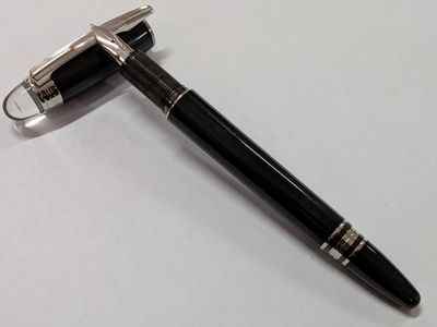 MONT BLANC. Stylo à plume en or 14k.