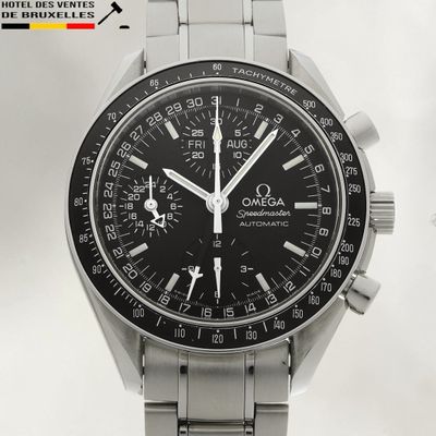 une image d'une montre en gros plan sur fond blanc