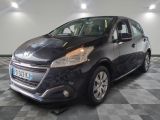la photo d'une voiture noire garée dans un garage