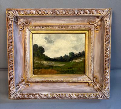 une peinture à l'huile d'un paysage avec des arbres dans un cadre doré