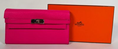 un portefeuille Hermeson rose et orange à côté d'une boîte orange