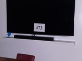 une photo d'une salle de réunion équipée d'un téléviseur à écran plat