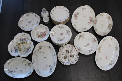 Lot de vaisselle dépareillée en porcelaine de Limoges et M.