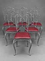 Suite de six chaises en fer forgé, à assises garnies de cuir…