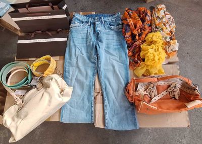 90 / Lot de 69 kg de vêtements, chaussures et accessoi… - Photo 1