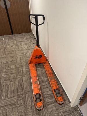 a pair of skis sitting on the floor next to a wall