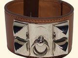 bracelet à boucle en cuir marron avec boucle en argent et clous carrés