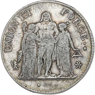 une pièce d'argent sur laquelle figurent trois personnes