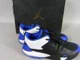 a pair of black and blue shoes sitting on top of a box