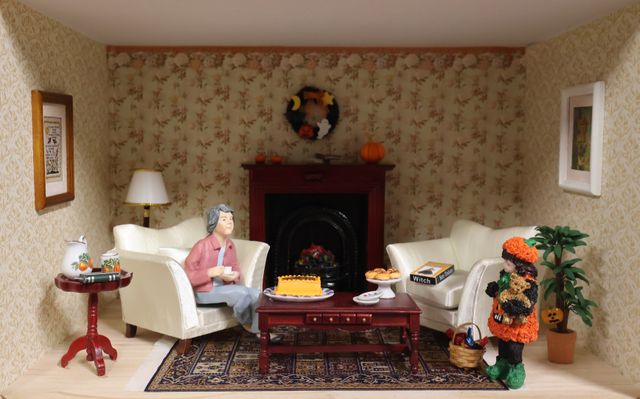 Diorama. Composition miniature, dans une vitrine en bois, vitre e...