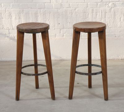 ENSEMBLE DE DEUX TABOURETS de PIERRE JEANNERET (1896-1967)