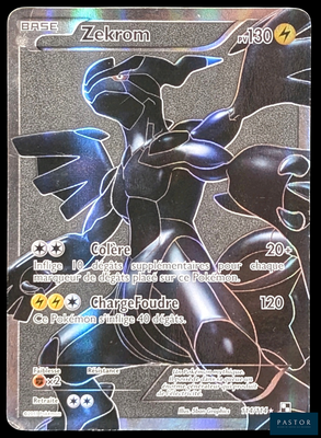 gros plan d'une carte pokemon sur fond noir