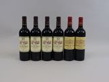 six bouteilles de vin rouge alignées sur une surface blanche