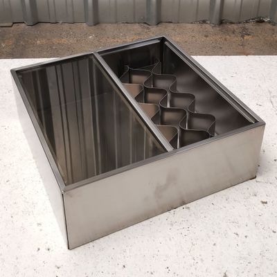 Table basse en inox et plateau verre fumé des années 70. 2 compartimen - Photo 1