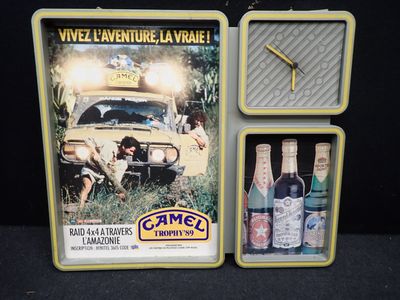 une photo d'une boîte sur laquelle figurent une voiture et une bouteille de vin