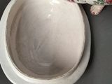 a bowl and a bowl with a lid sitting on a table