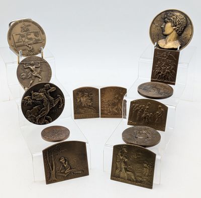 un ensemble composé de cinq pièces de bronze et d'une pièce d'argent