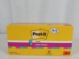 Boîte en papier « Post-it » jaune ultra-adhésif sur fond blanc