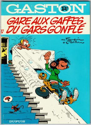 un livre de bande dessinée dans lequel un personnage de bande dessinée descend un escalier en skateboard