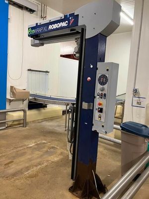 une machine placée au milieu d'une pièce