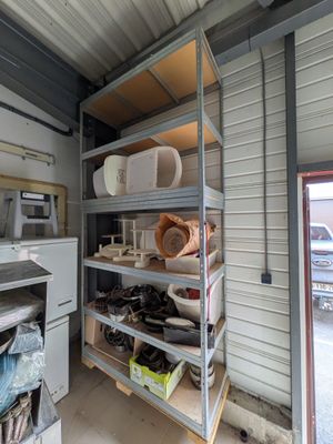 Rayonage (vide) 340x150x60 cm. ***Sur la région de Tourlavil…