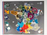 un livre sur lequel figure une carte de la France