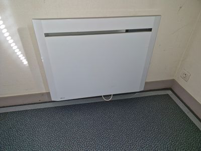 Trois radiateurs muraux CHAUFFELEC (dont un dans le bureau)