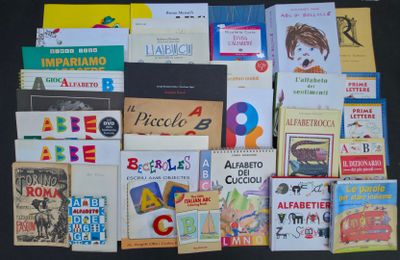 beaucoup de livres sur la table