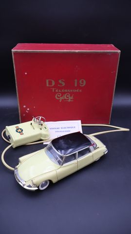 GEGE. Citroën DS19 Téléguidée, Longueur 27 cm, une télécommande ,...