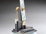 une maquette miniature d'un sèche-cheveux surmontée d'un miroir